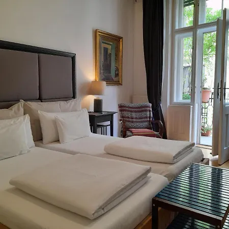 3 Bedrooms Suite, 2 Bathrooms, Balcony At Opera Lejlighed Budapest