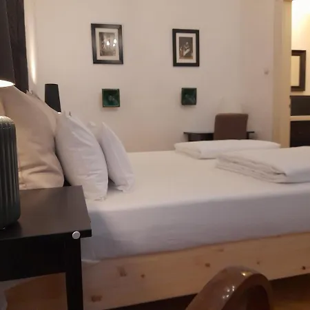 Lejlighed 3 Bedrooms Suite, 2 Bathrooms, Balcony At Opera Budapest