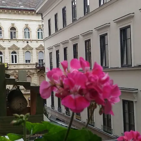 3 Bedrooms Suite, 2 Bathrooms, Balcony At Opera Lejlighed